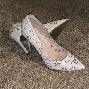 Nude Pumps